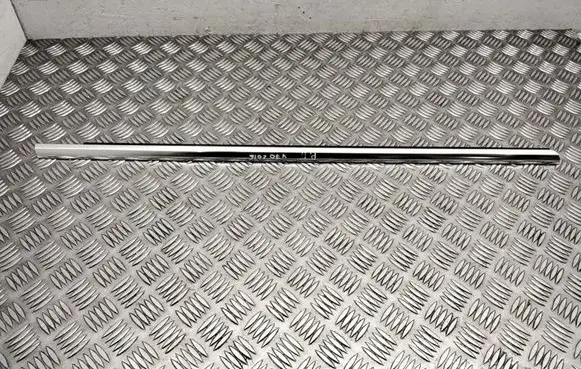 Front door glass trim molding