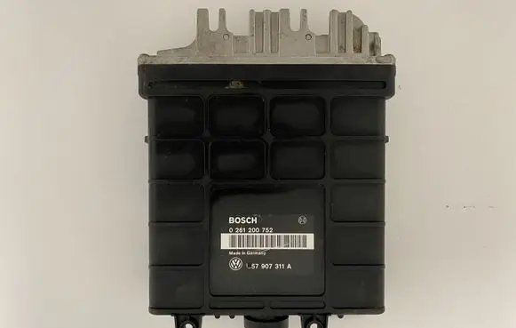 Volkswagen PASSAT B3 Engine control unit/module 0261200752 357907311A