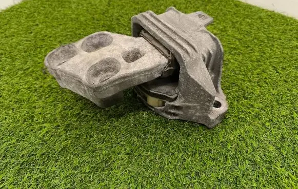 Mercedes-Benz B W246 W242 Engine mount bracket A2462400617 000713317 ZGS0071443