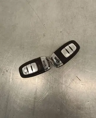 Audi Q5 SQ5 8R Ignition key/card