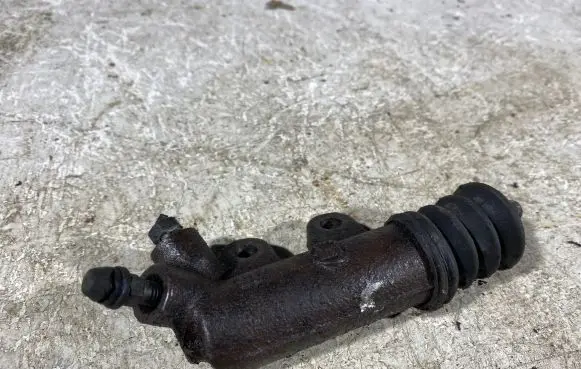 Clutch slave cylinder
