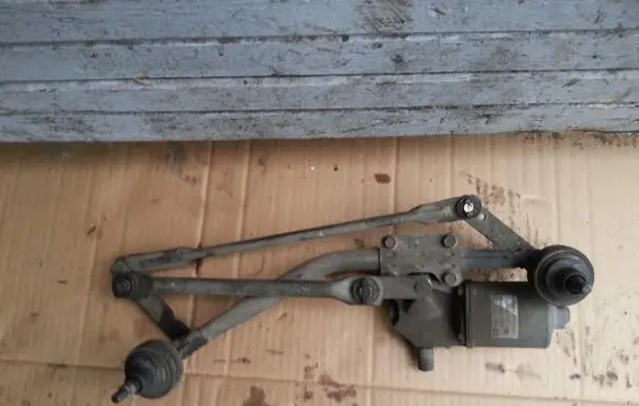 Ford Fiesta Front wiper linkage 