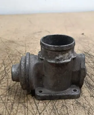 BMW 5 E39 EGR valve 11712247177 2247177