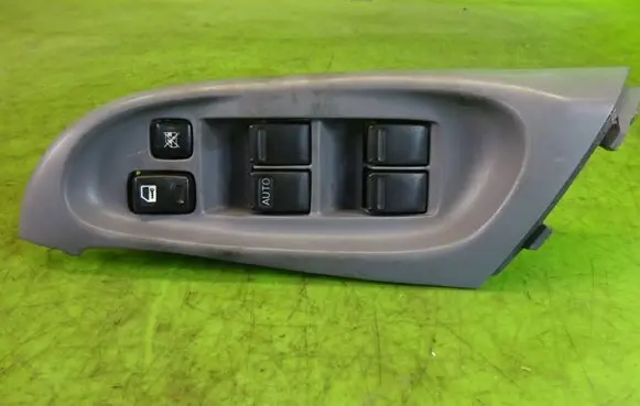 Nissan Almera N16 Electric window control switch