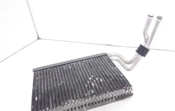 BMW 1 E81 E87 Air conditioning (A/C) radiator (interior) N668618N469