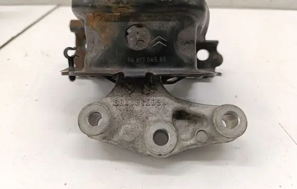 Opel Crossland X Engine mount bracket 9681706580