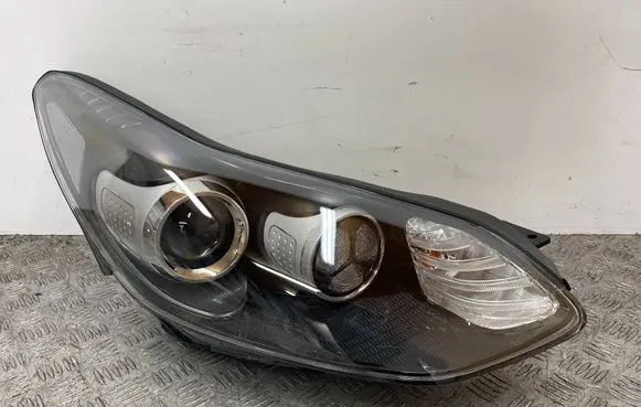 KIA Sportage Headlight/headlamp 92102F1011