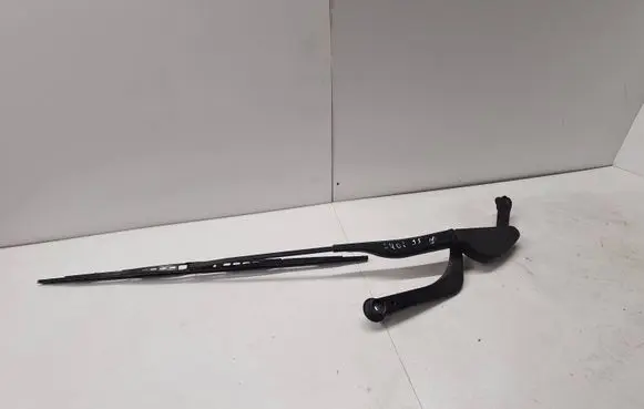 BMW 7 E38 Front wiper blade arm 8352020