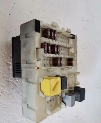 Ford Focus Fuse box cover 518239801