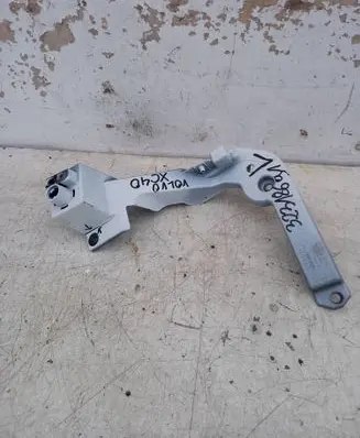 Volvo XC40 Fender mounting bracket 32318691