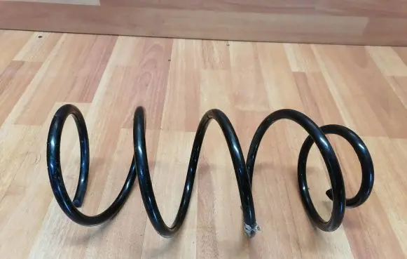 BMW 1 E81 E87 Front coil spring 6764380 31336764380 31336764379