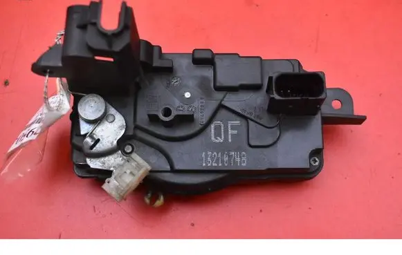 Opel Astra J Front door lock 13210748QF