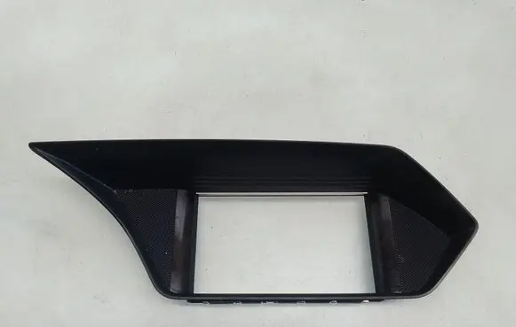 Radio/GPS head unit trim