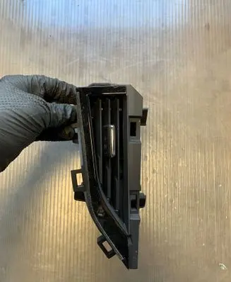 Subaru Outback (BT) Dash center air vent grill GN71183580 GN71183600