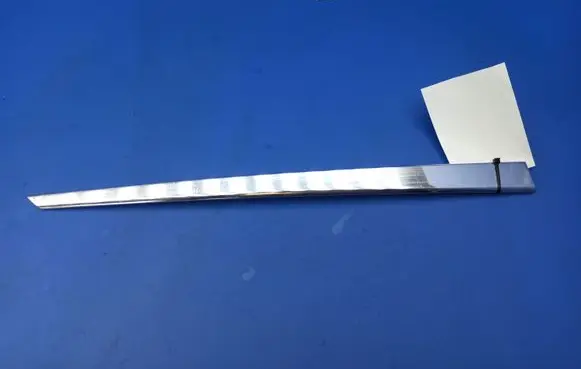 Mercedes-Benz S W126 Front door glass trim molding