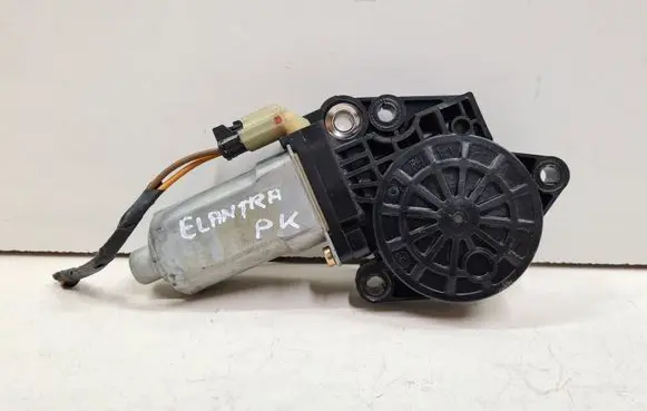 Hyundai Elantra Front door window regulator motor 824702D062 824702D062AX