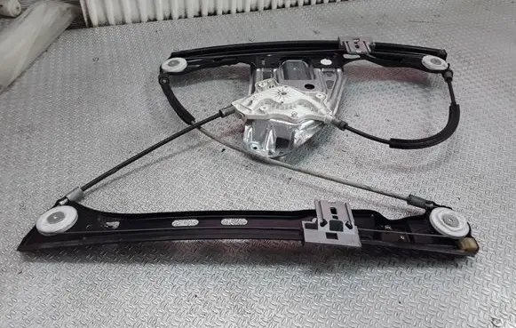 Mercedes-Benz C W203 Front door window regulator with motor 7743003003