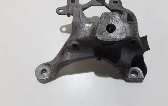 Audi A8 S8 D4 4H Engine mounting bracket 4H0199308AK 00057325