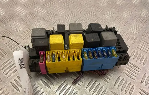 Mercedes-Benz GLS X166 Relay mounting block A1669068201