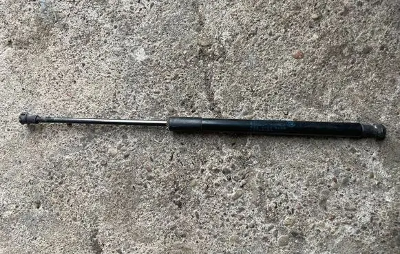 BMW 1 F20 F21 Tailgate/trunk strut/damper 7239871