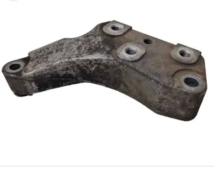 Volkswagen PASSAT B6 Engine mounting bracket 1K0199117