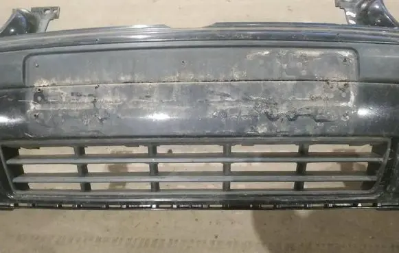Volkswagen Golf IV Front bumper lower grill 
