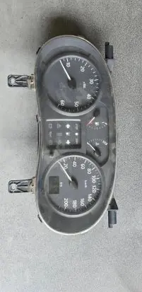 Renault Trafic II (X83) Speedometer (instrument cluster) P8200006337A NS00011134 216600267