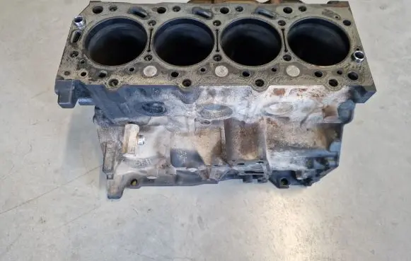 Mitsubishi L200 Engine block 
