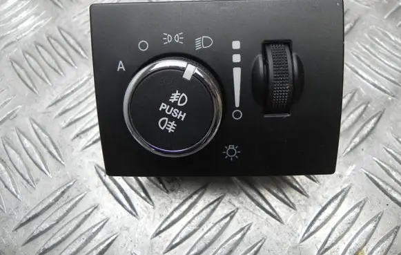 Jeep Grand Cherokee Light switch P68142243AA T9122