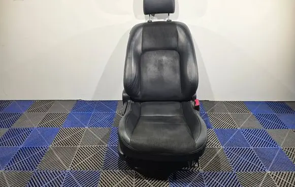 Lexus CT 200H Front passenger seat 
