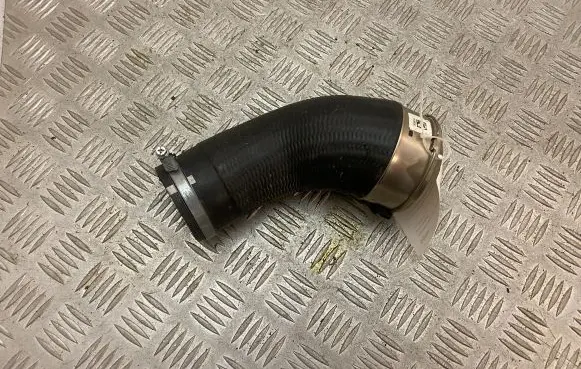 Volvo XC90 Intercooler hose/pipe 31686561