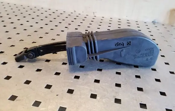 Volkswagen Touareg II Front door check strap stopper 7P0837267