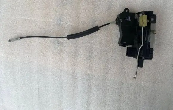 Opel Signum Front door lock 24447343