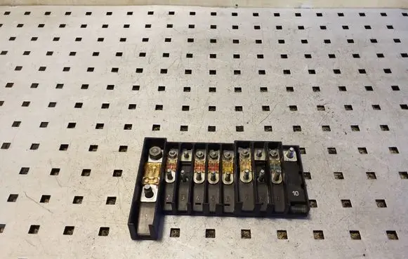 Volkswagen Transporter - Caravelle T5 Fuse module 7H0937550A