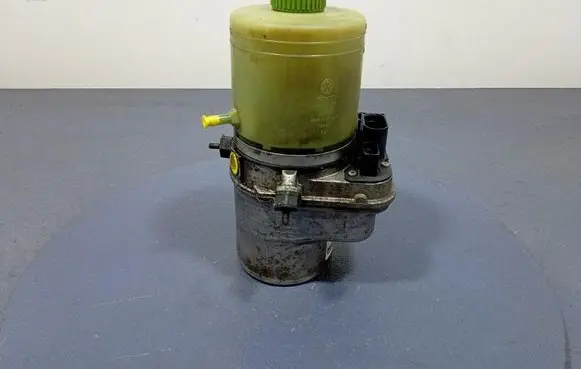 Volkswagen Polo Power steering pump 6Q0423156M