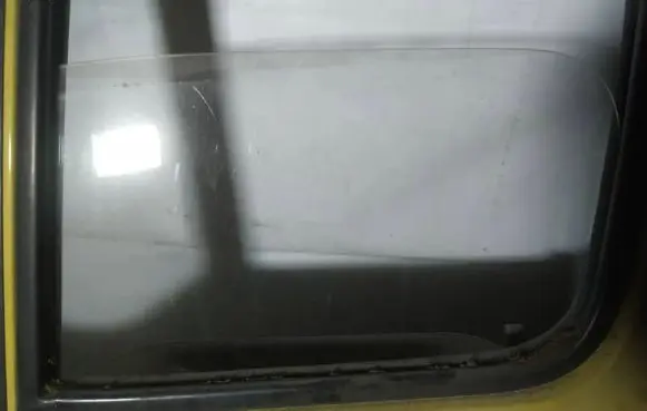 Fiat Ducato Front door window glass four-door as2