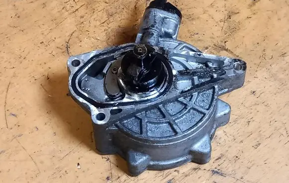 KIA Carens III Vacuum pump 288102A650