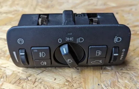 Volvo V70 Light switch 30739415 04066302 0917A