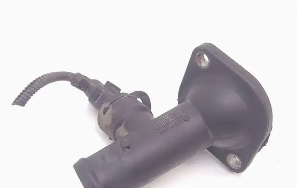 Volkswagen Touran I Engine coolant pipe/hose 03G121121B 06A919501