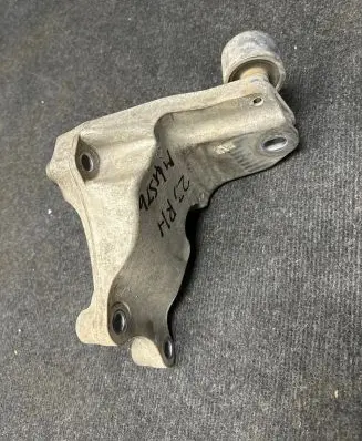 Ford Mustang VI Engine mounting bracket FR3c6037CA