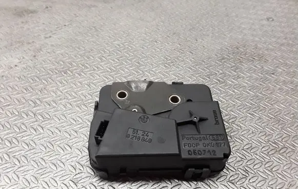 BMW 5 E60 E61 Tailgate window lock/catch/latch 8218849