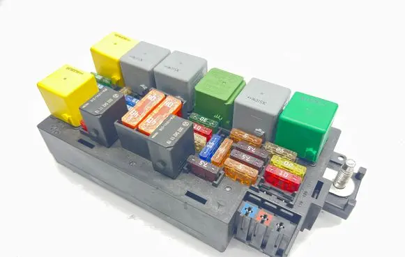 Mercedes-Benz ML W164 Fuse module A1645400672