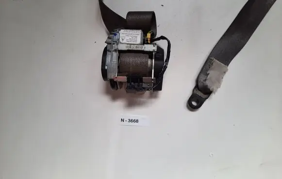 Dodge Caliber Front seatbelt