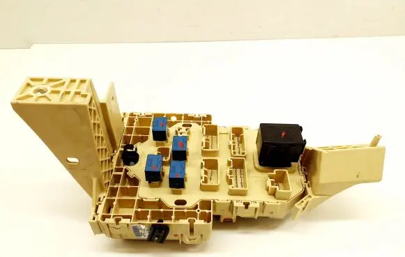 Suzuki SX4 Fuse module 3677079J50