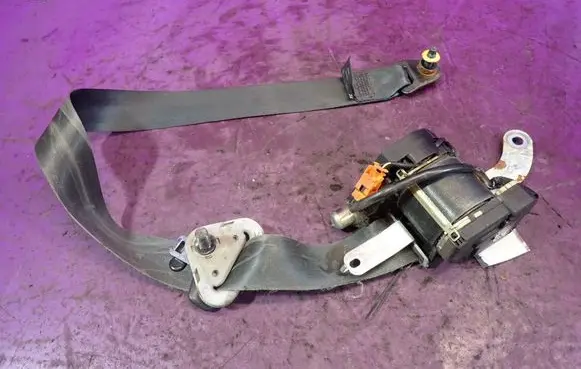 Nissan Micra Front seatbelt