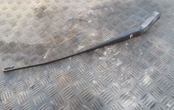 Front wiper blade arm