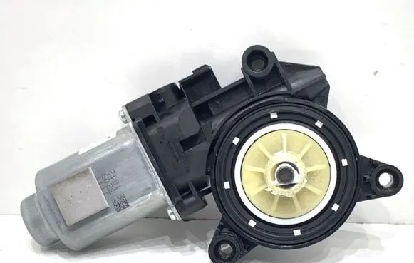 Hyundai i30 Front door window regulator motor 82460G3000