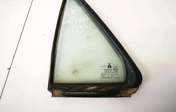 Hyundai Lantra I Rear vent window glass 