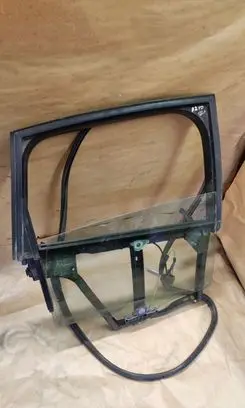 Rear door manual window regulator