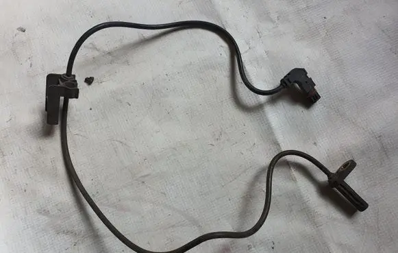 Mercedes-Benz SL R230 ABS brake wheel speed sensor A2305400717